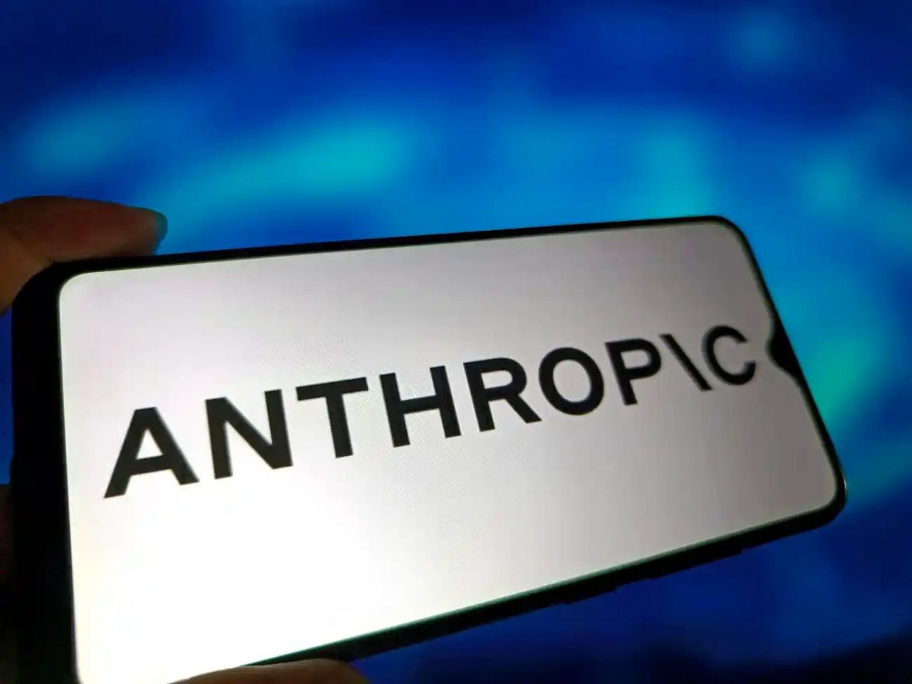 Anthropic’s Use of Scanned and Pirated Books Ignites AI Copyright Controversy
